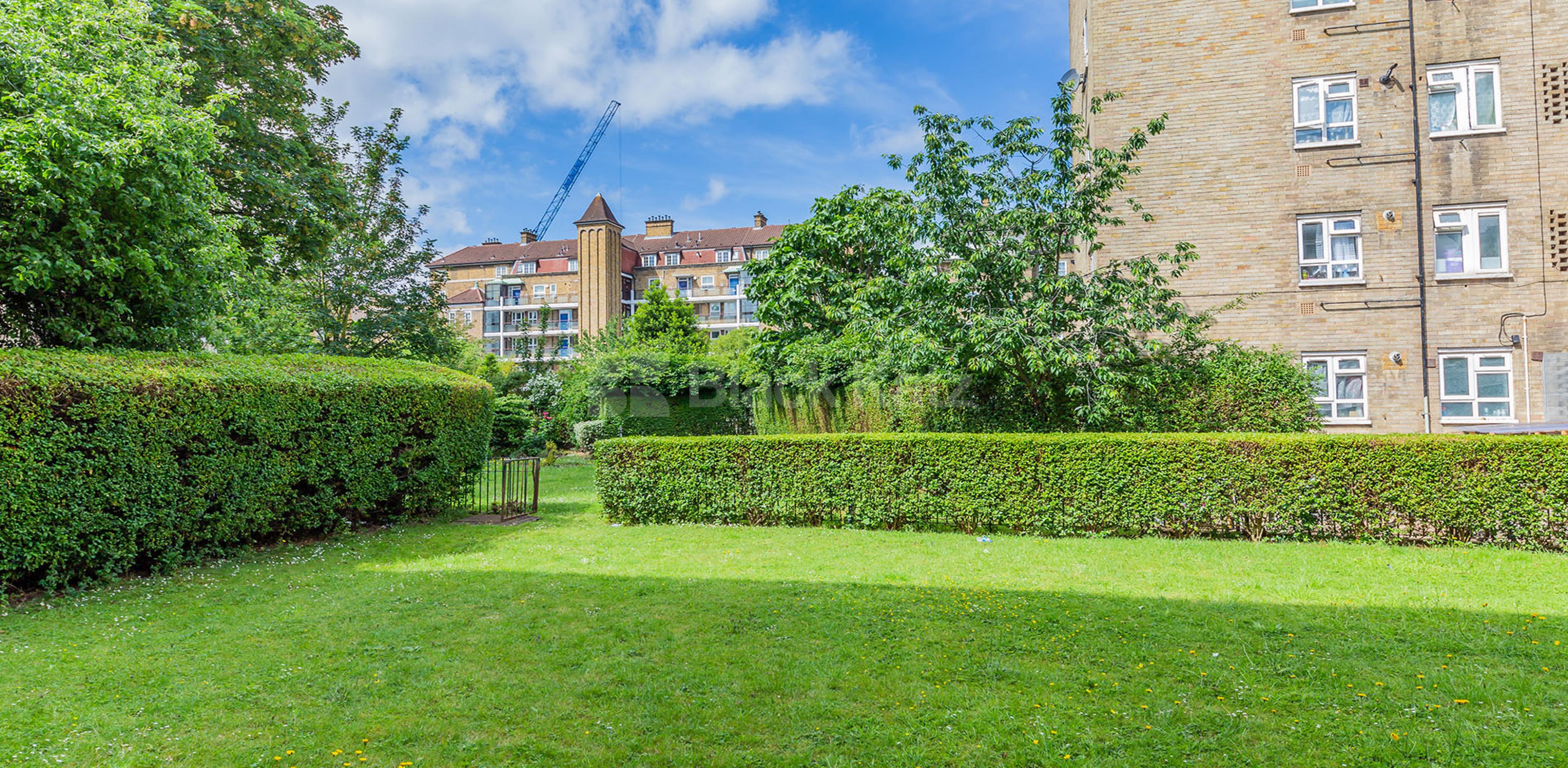 			LARGE 3 / 4 BEDROOM BY GREAT PORTLAND STREET!, 4 Bedroom, 1 bath, 1 reception Flat			 Augustus Street, CAMDEN / REGENTS PARK  NW1